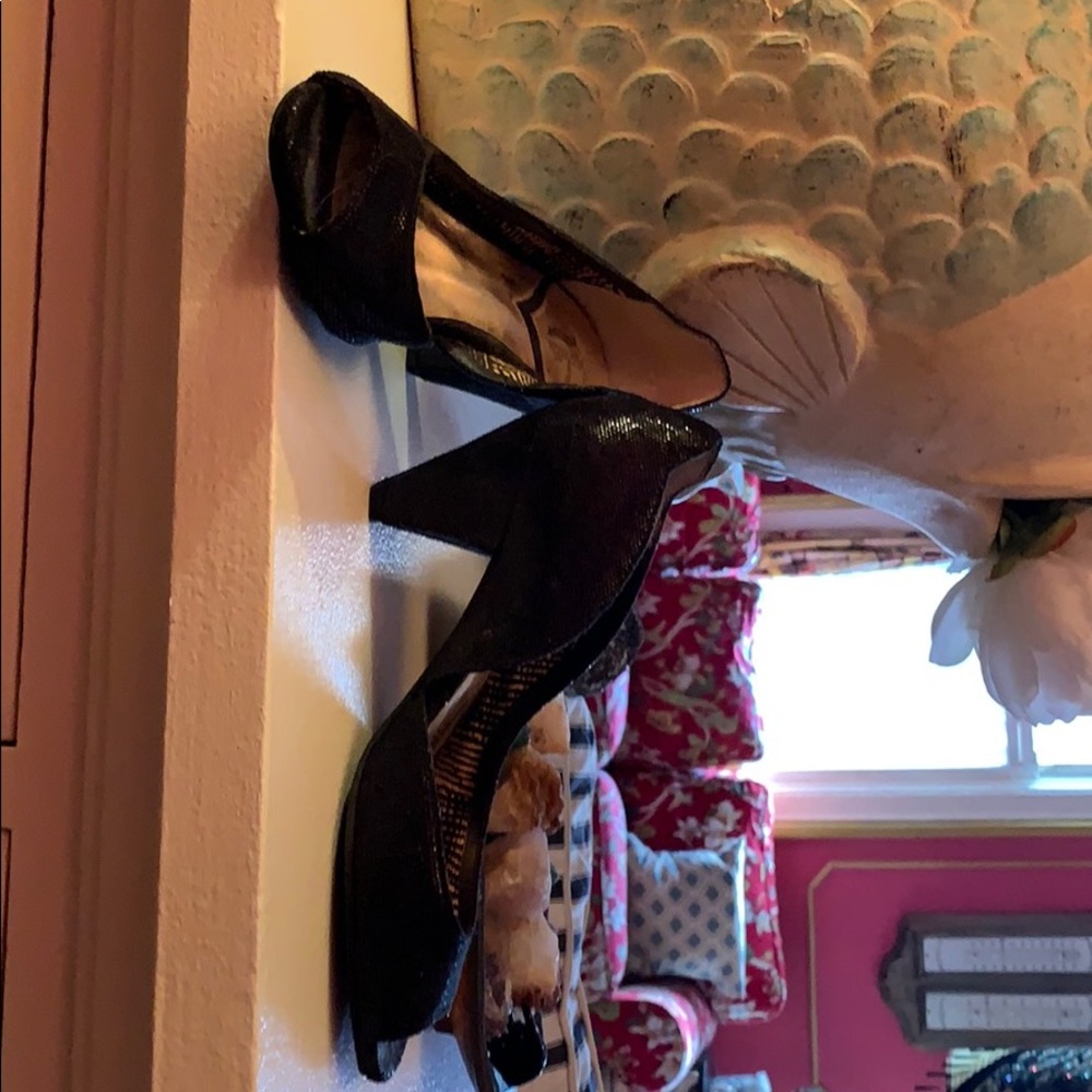 Peep toe stacked heel semi dress shoe NWOT